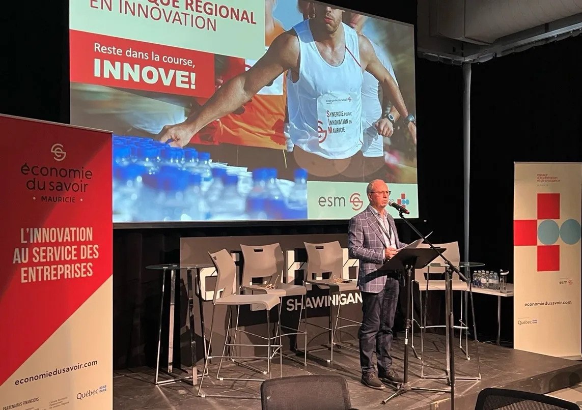 Claude Bourassa, directeur générale d'Économie du savoir Mauricie, lors de la conférence de presse du colloque régional en innovation 2022.
