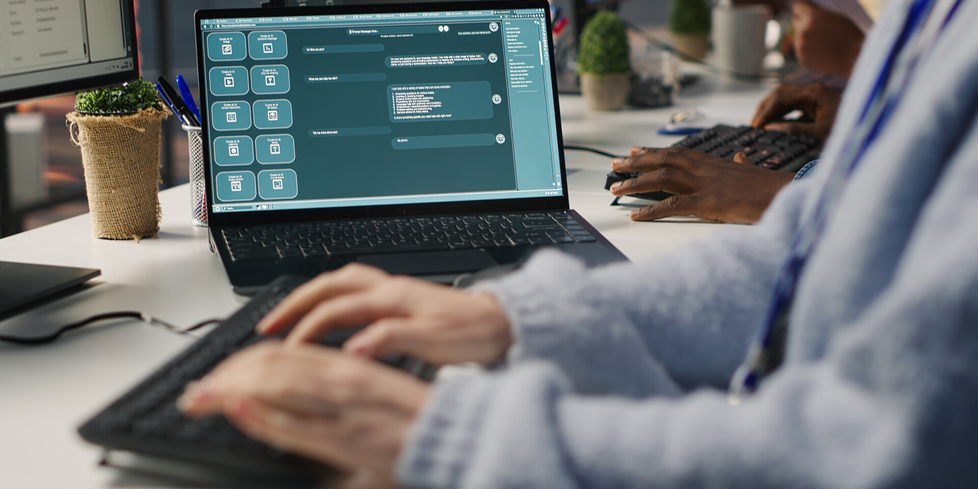 Professionnels utilisant une plateforme numérique dans le cadre d’un projet d’adoption technologique et de transformation numérique en entreprise.